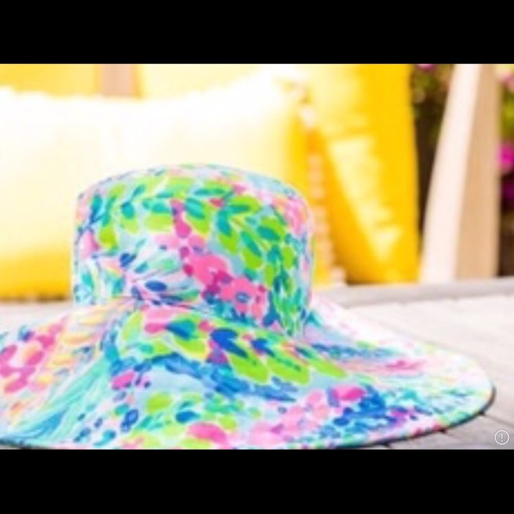 Lilly Pulitzer catch the wave beach hat